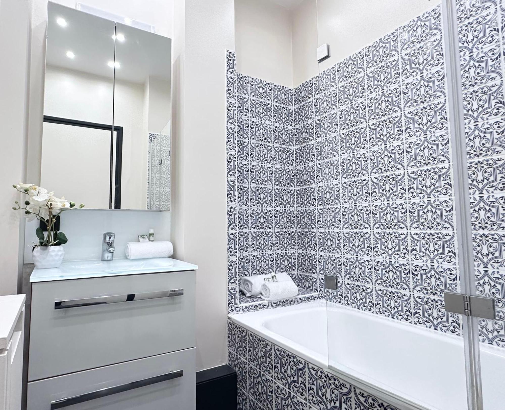 Stylish Apartment With A Balcony In باريس المظهر الخارجي الصورة