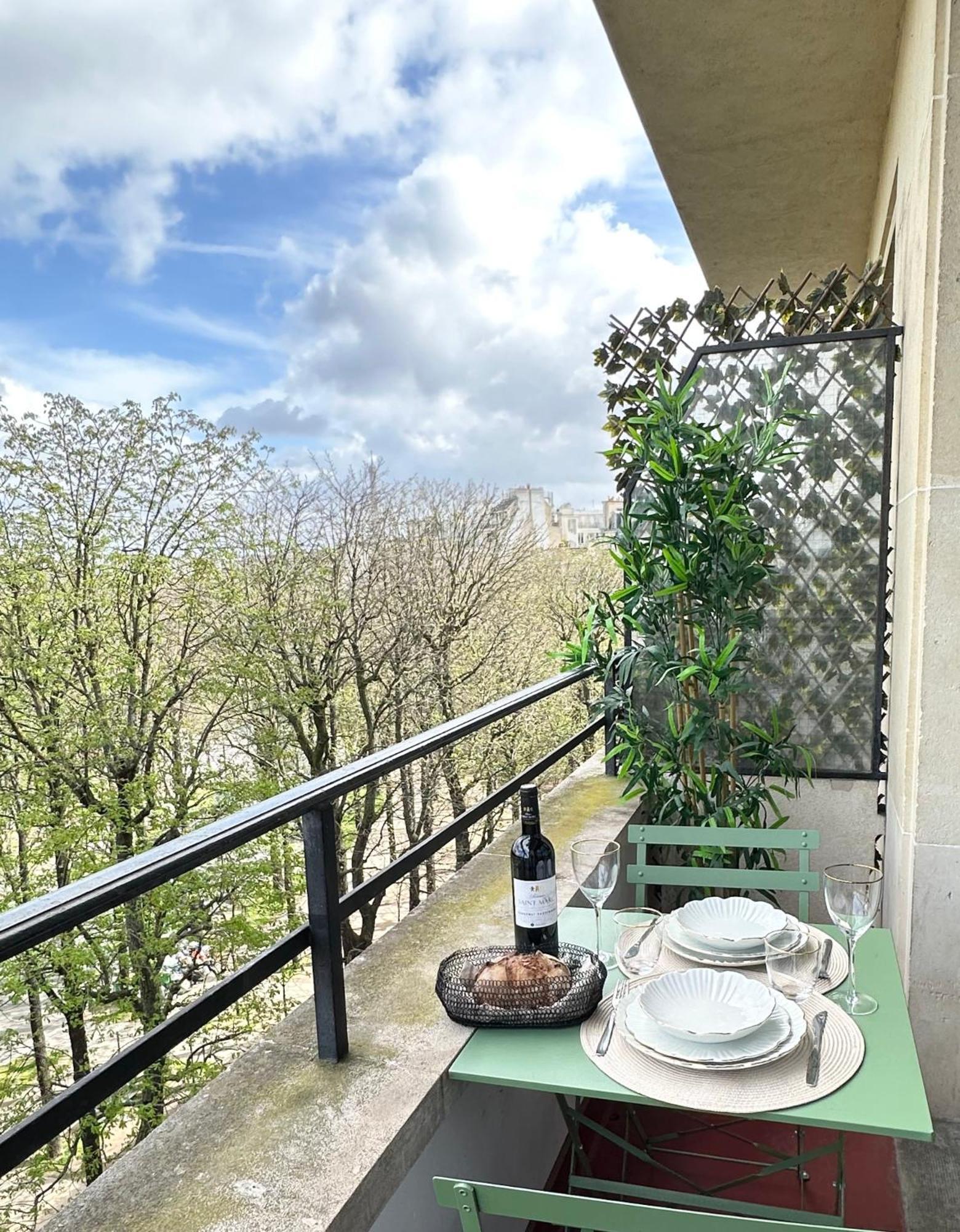 Stylish Apartment With A Balcony In باريس المظهر الخارجي الصورة